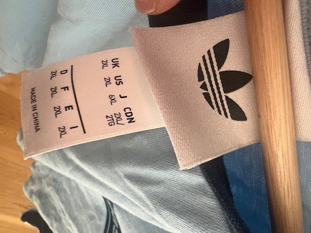 Adidas T-shirt: T shirt Adidas Oasis – Usato da Vevey venduto da Stef_couture 2