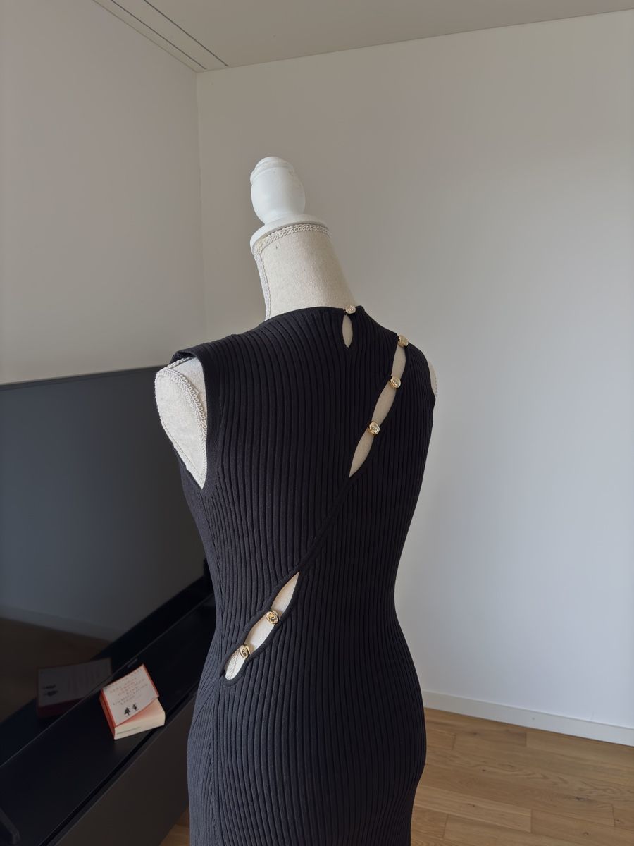 Maje Vestiti: Rippkleid Maje schwarz Grösse 34 neuwertig – Nuovo (secondo la descrizione) da Ramsen venduto da Myclothesforu 1