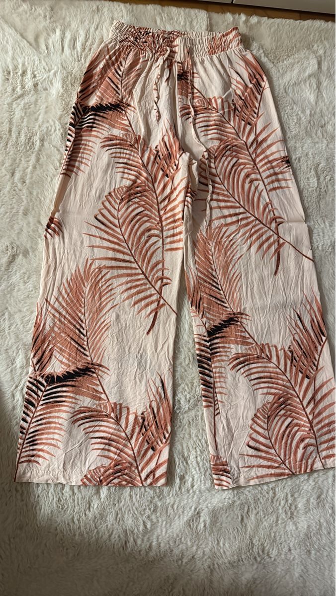 Hosen: Damen Sommerhose Palmenmuster weit gebraucht – Gebraucht aus Glattbrugg von dje_2wc5