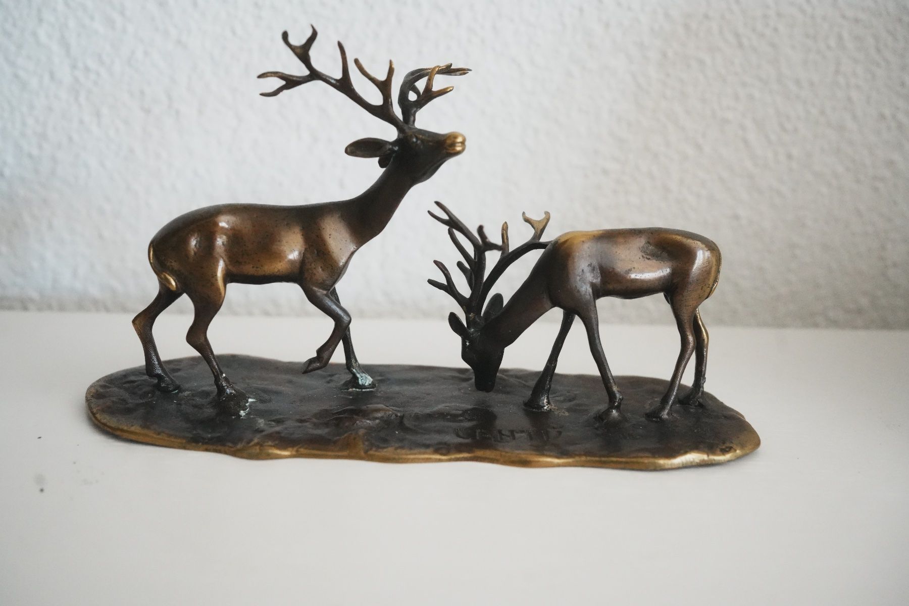 Sculture & Statue: Bronzefigur Hirschgruppe, sign. Cantu, 2 Hirsche – Usato da Volketswil venduto da HeredisAntiques