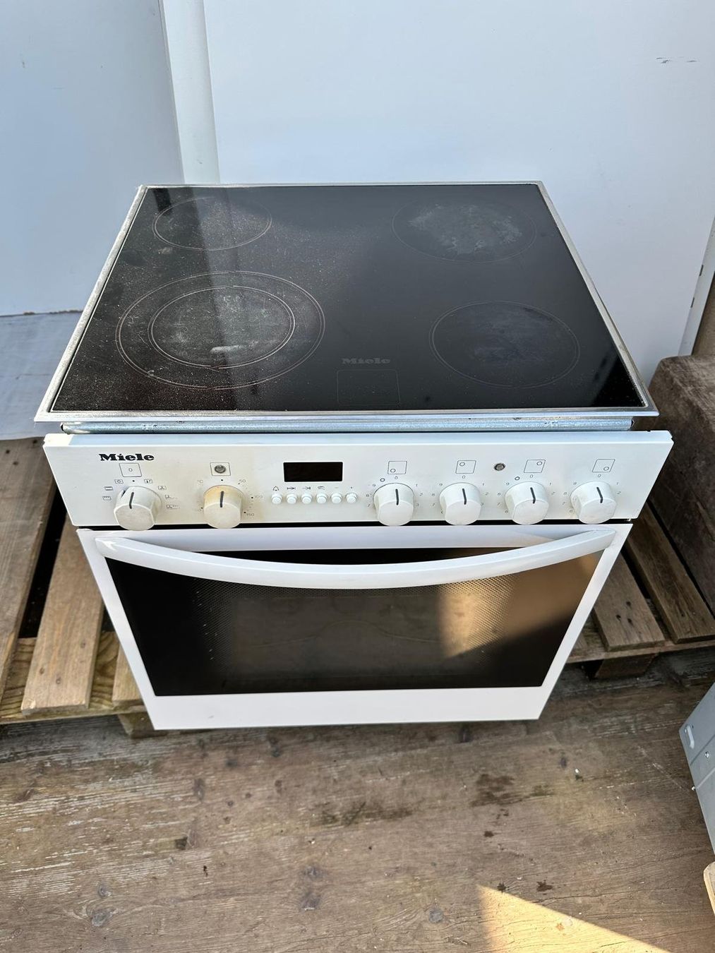 Miele Backöfen: Backofen mit Glaskeramik - Miele ( 60.cm ) – Gebraucht aus Spreitenbach von Space_X