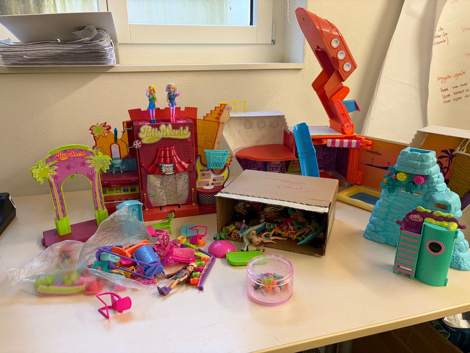 Polly Pocket Giocattoli: Set Polly Pocket mit Theater und Schiff – Usato da Galgenen venduto da Crystaldisplay