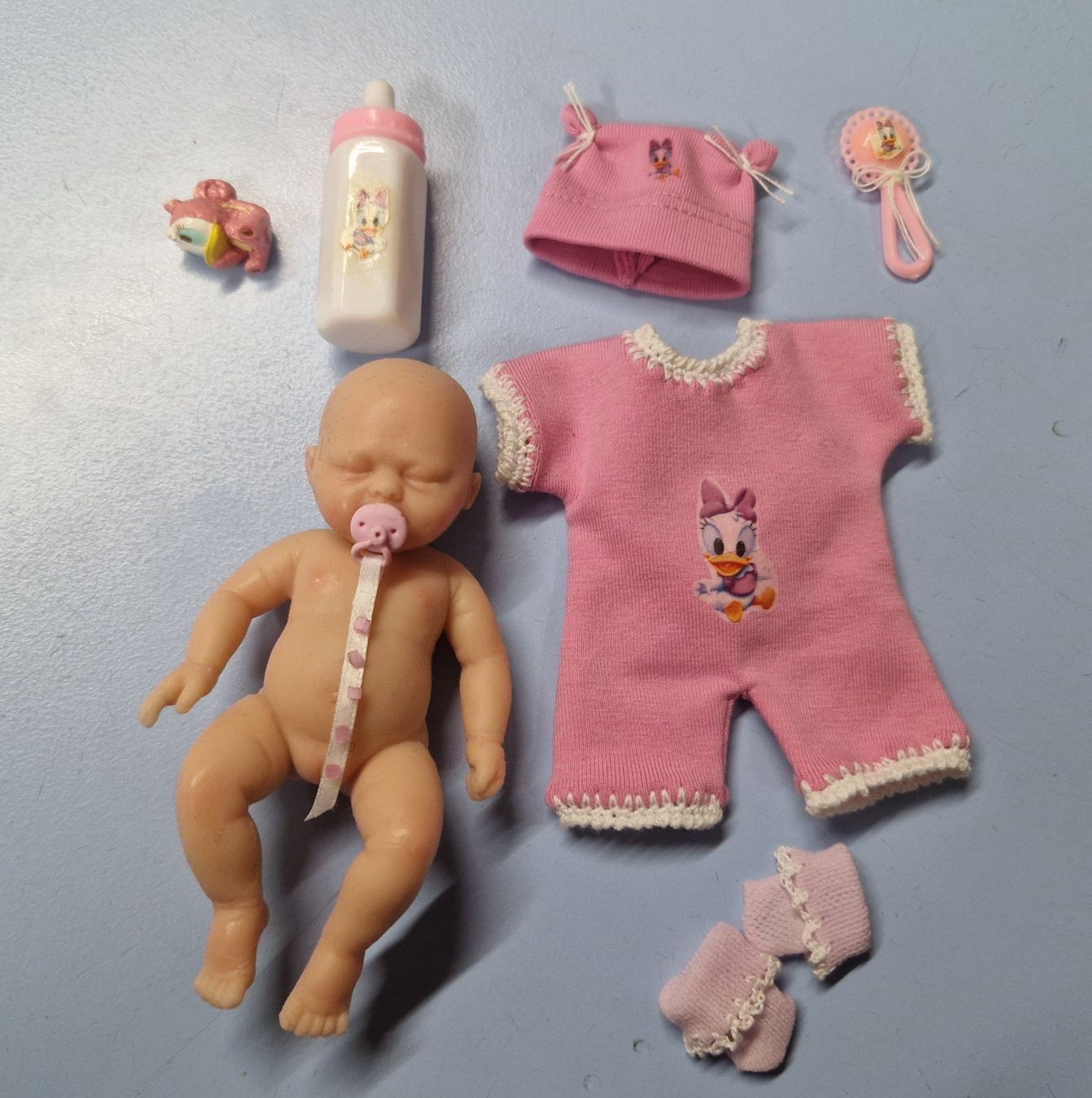 Bambole: Mini bébé en silicone  12 cm Thème DAISY  NEUF – Nuovo e nell'imballaggio originale da St-Imier venduto da goodber 4
