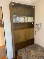 Regal mit Vitrine