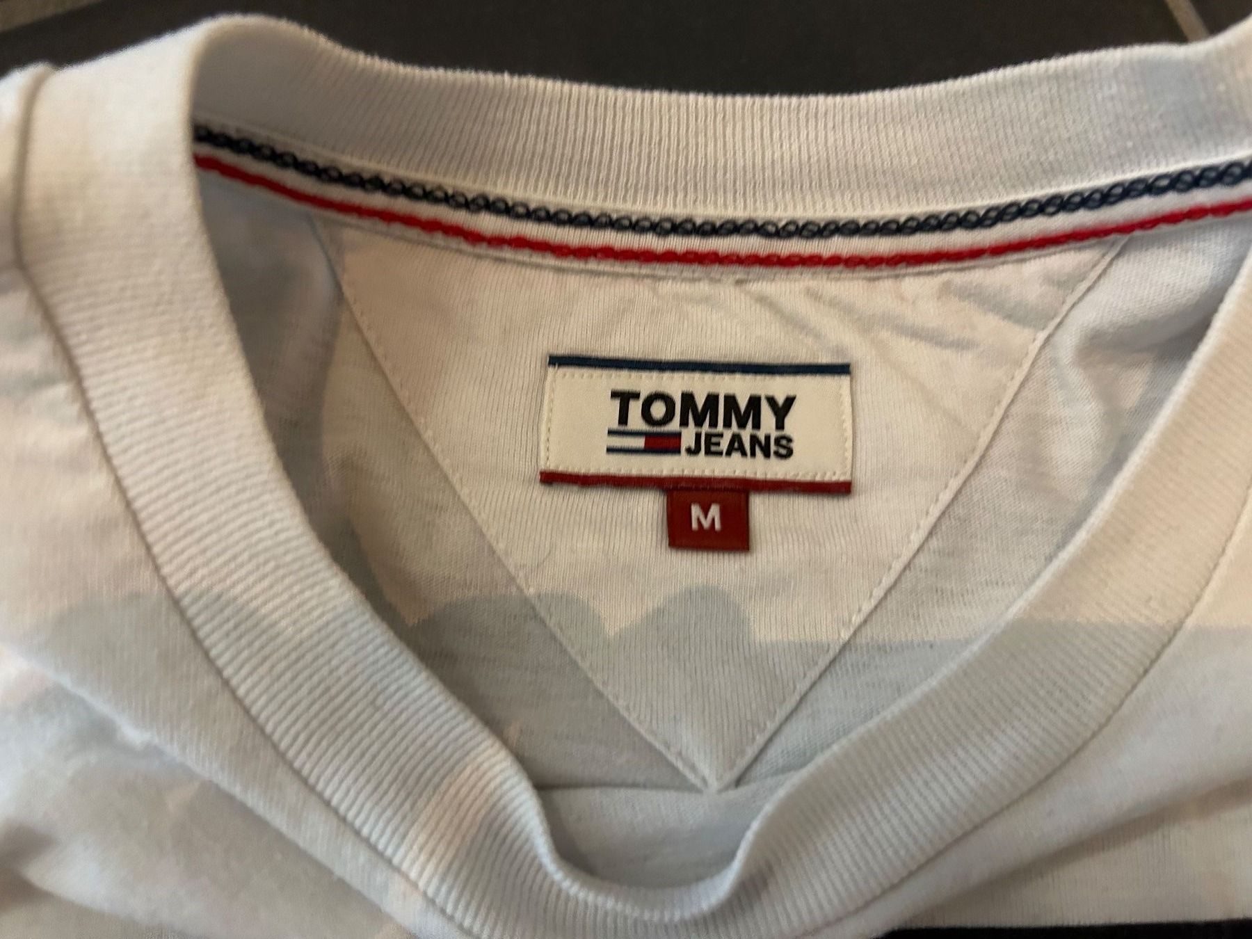 Tommy Hilfiger T-shirt: T-shirt Tommy jeans / T. M – Usato da Daillens venduto da guisepa 3