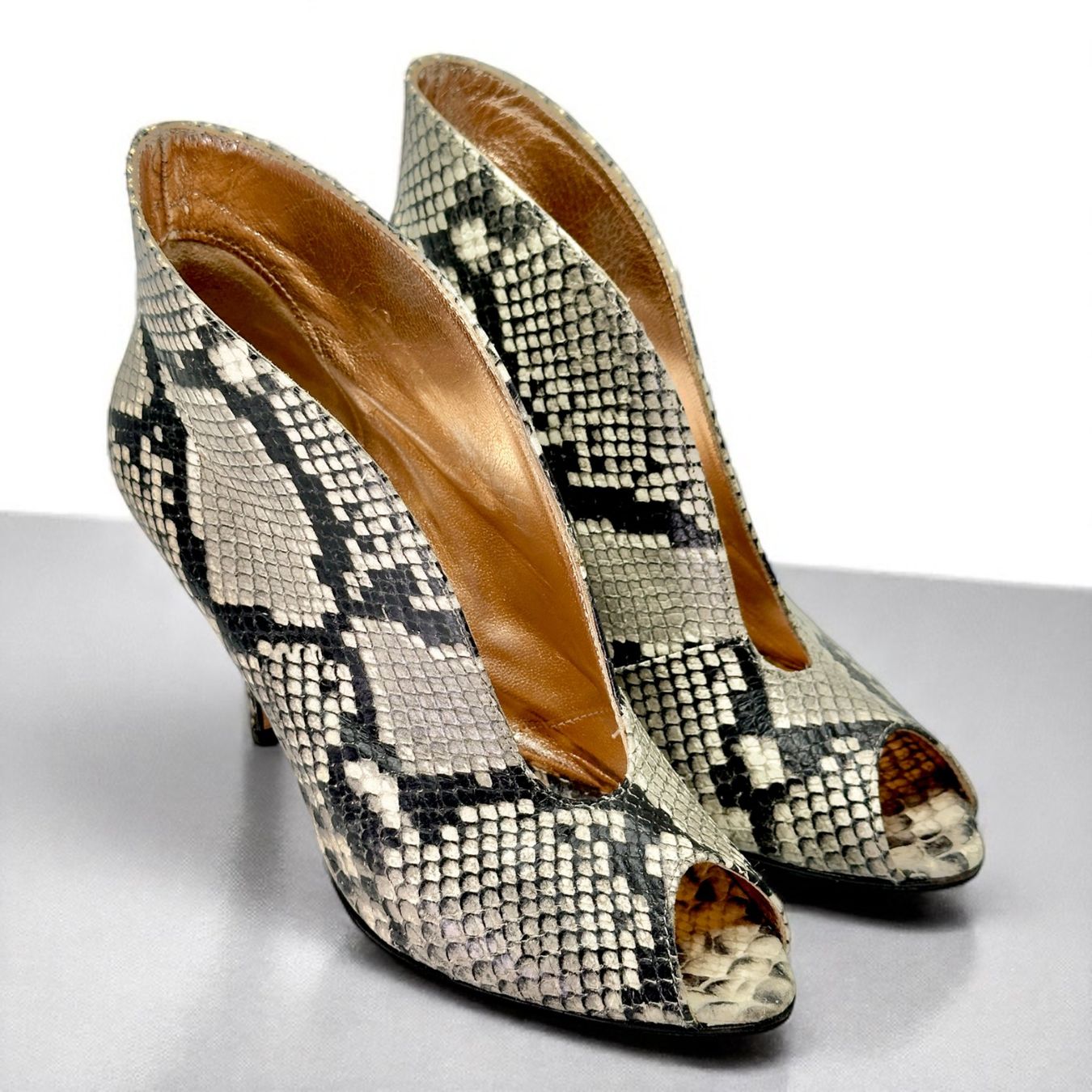 Chaussures femmes: Escarpins Ann Tuil en cuir effet python. Pointure 37 – D'occasion à Morges par Auct