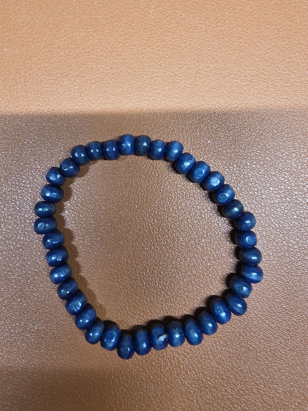 Bracciali & Braccialetti: Holzarmband blau, elastisch, fashinonable Accessoire! – Nuovo e nell'imballaggio originale da Möhlin venduto da mic_lo