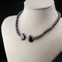 Halskette mit schwarzen Perlen und 18 kt Gold