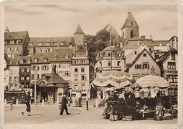 Basel (BS) Barfüsserplatz mit Marktständen G