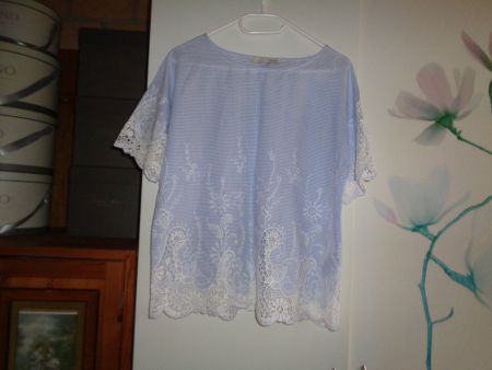*** Blusen-Top *** / Stickerei / Details / von Oui