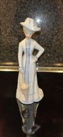 Porzellan Figur Damen mit Regenschirm MB selection / H19 cm