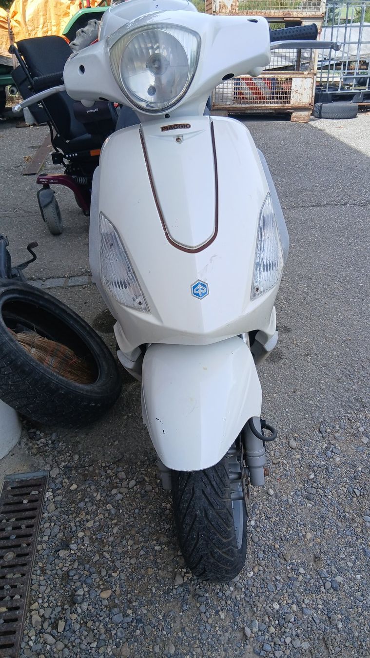 Piaggio Scooters: Roller Piaggio Fly 125 (2 Stk) – Défectueux à Arch par gartenfreak02 4