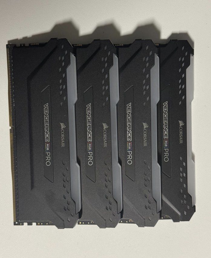Leine & Halsband: Memory RAM Corsair Vengeance RGB Pro – Gebraucht aus Dagmersellen von Purppetz