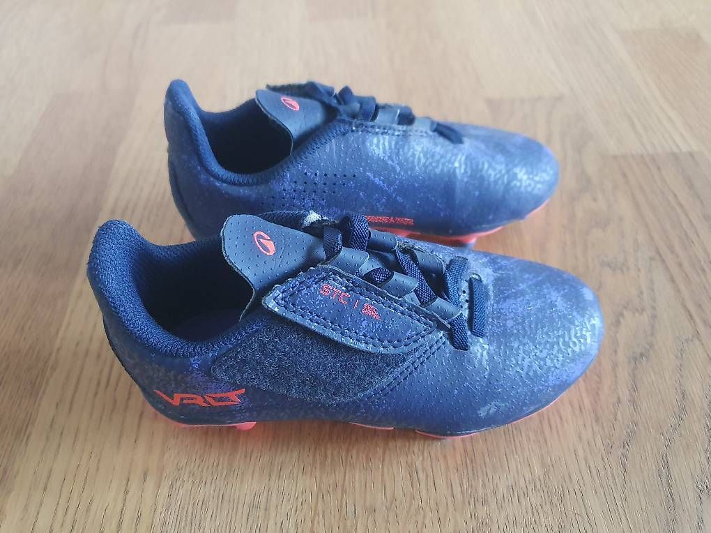 Scarpe per ragazzi: Fussballschuhe, Gr. 28 – Usato da Ostermundigen venduto da dallier