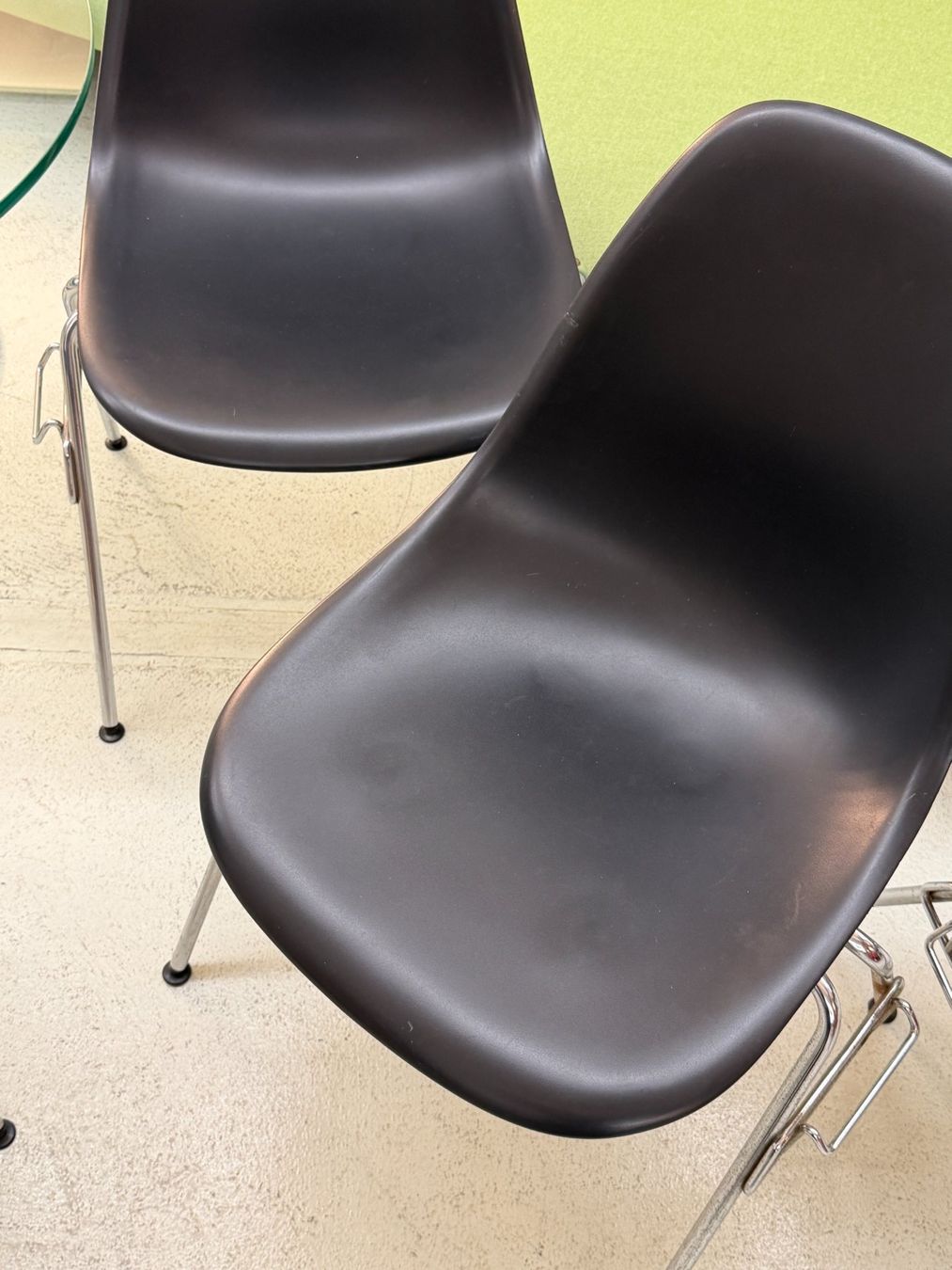 Vitra Sedie: Vitra Eames DSS 6er Set ab 1.- Schwarz – Usato da Zürich venduto da Simsala-bim 3