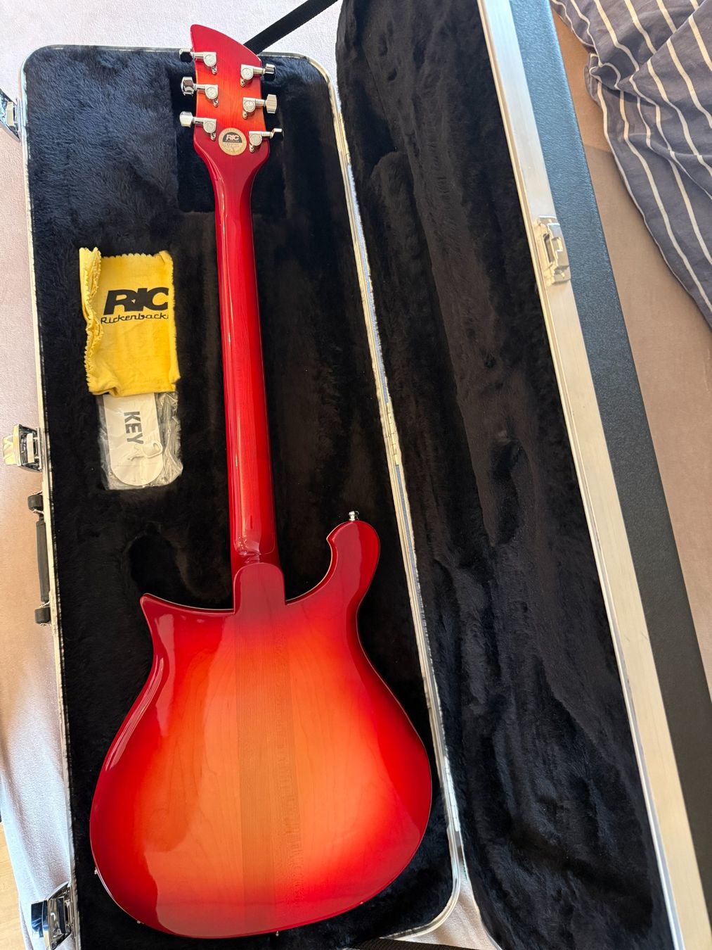 Strumenti musicali: Rickenbacker 620 Fireglow – Usato da Volketswil venduto da Bumambu 2