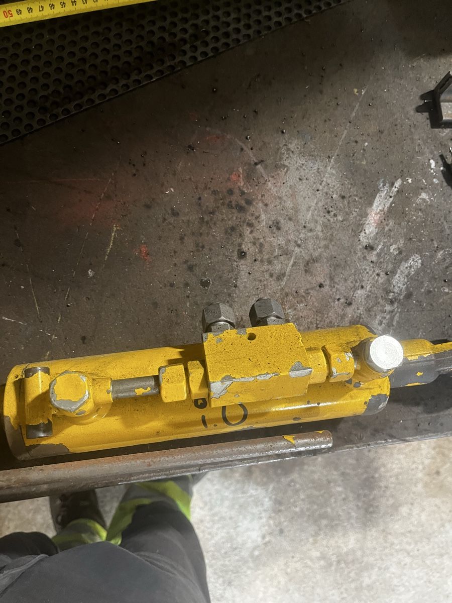 Altre forniture industriali: Hydraulischer Oberlenker – Usato da Bigenthal venduto da trekeerfahrer 2