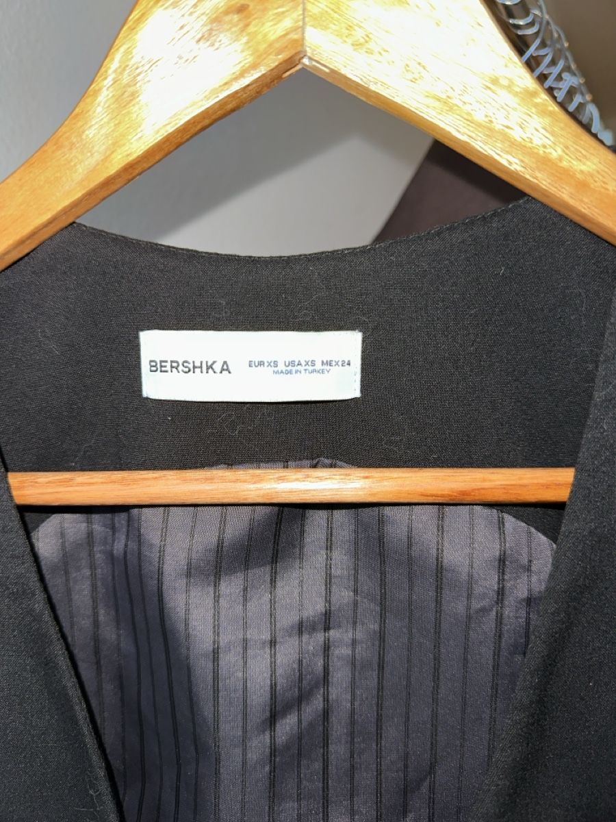 Bershka Gilet & Giacche senza maniche: Bershka Weste, Schwarz, Gr. XS, – Nuovo (secondo la descrizione) da Winterthur venduto da nic_r7kj 1