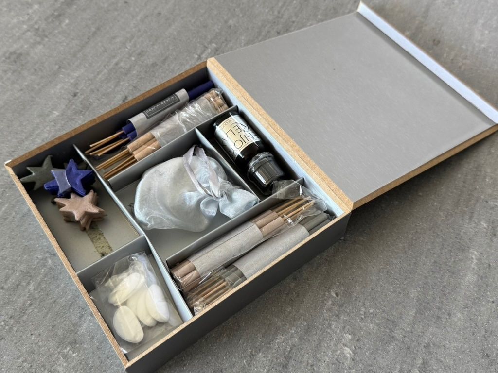 Candele: Räucherstäbchen & Relax - Enjoy & Relax - Geschenkset - neu – Nuovo e nell'imballaggio originale da Zürich venduto da Alot16