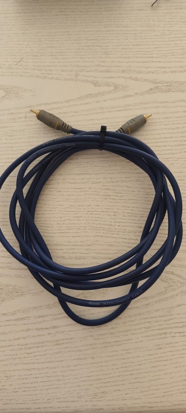 Câbles: Câble audio RCA bleu – D'occasion à Aigle par Dadavd