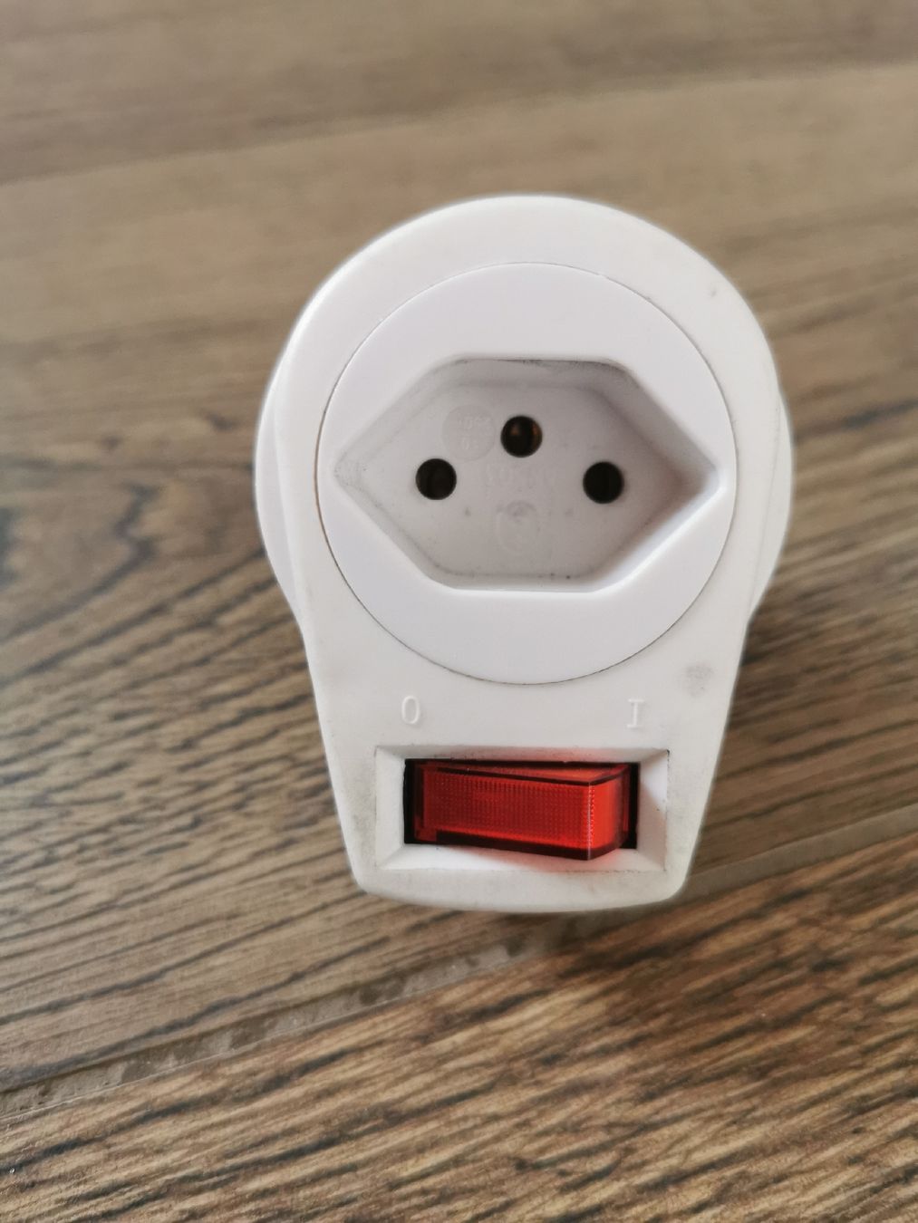 Unità & Adattatore: Praktischer Steckeradapter mit Schalter – Usato da Gossau ZH venduto da GDE19 1