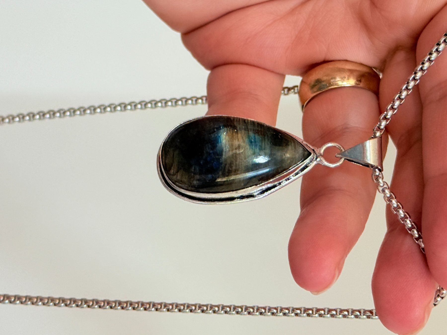 Ketten: Labradorite necklace – Neu und originalverpackt aus Genève von AGBERG 9