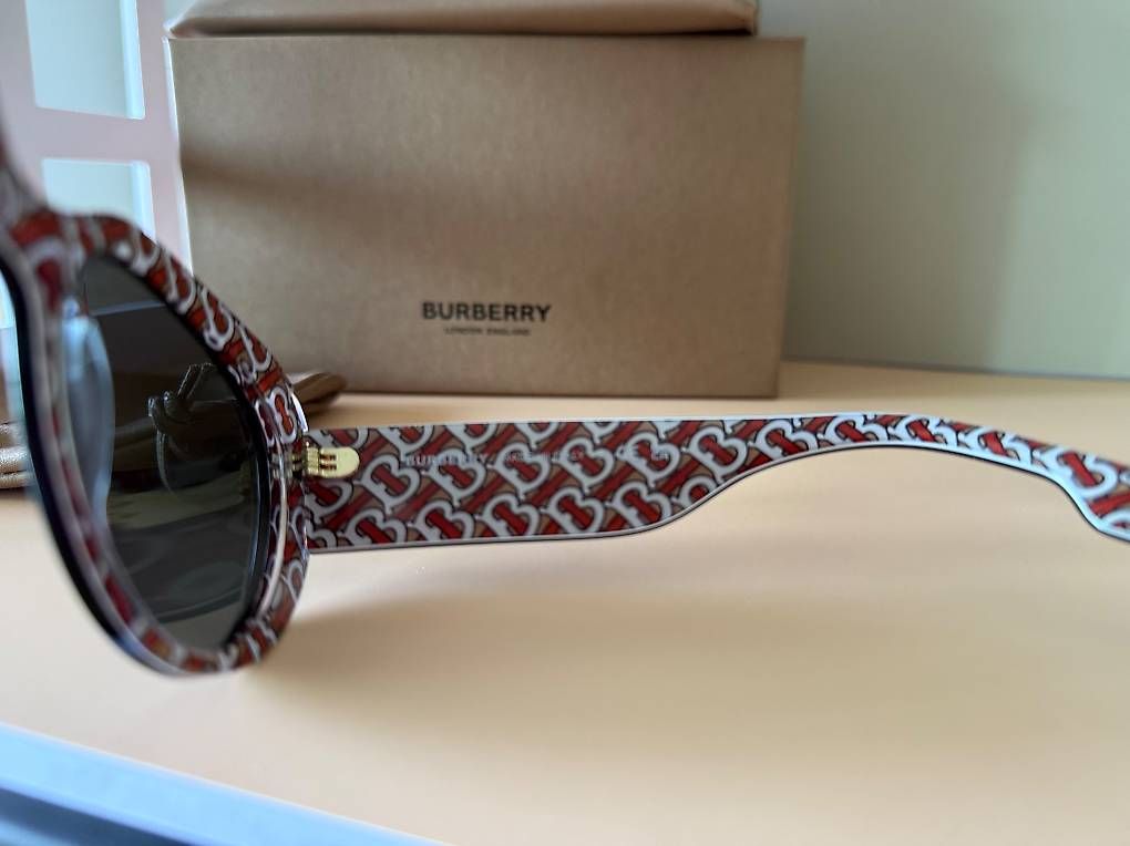 Burberry Occhiali & Lenti: Burberry Sonnenbrille Original Neu – Usato da Adligenswil venduto da ecirtaeb74 4