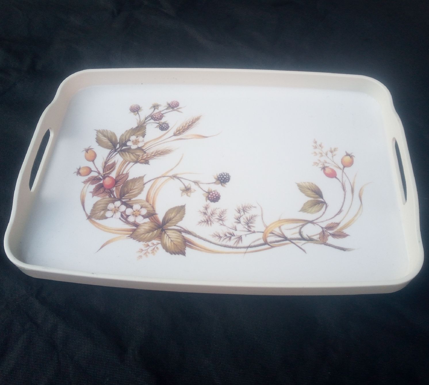 Servierplatten: Serviertablett mit Dekor, Vintage Stil – Gebraucht aus Luzern von toenu23