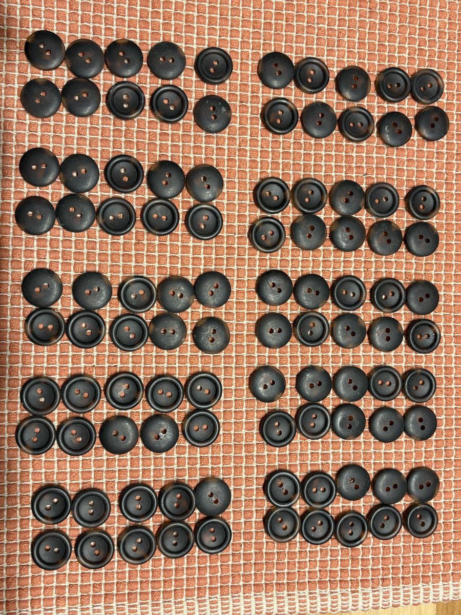 Boutons: 100 Hemd Knöpfe / Schildpatt optik – D'occasion à Rümlang par SchumBru10