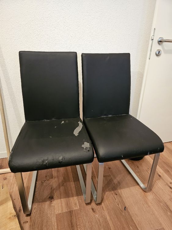 2 Stühle schwinger schwarz zu verschenken Polster defekt Kaufen auf