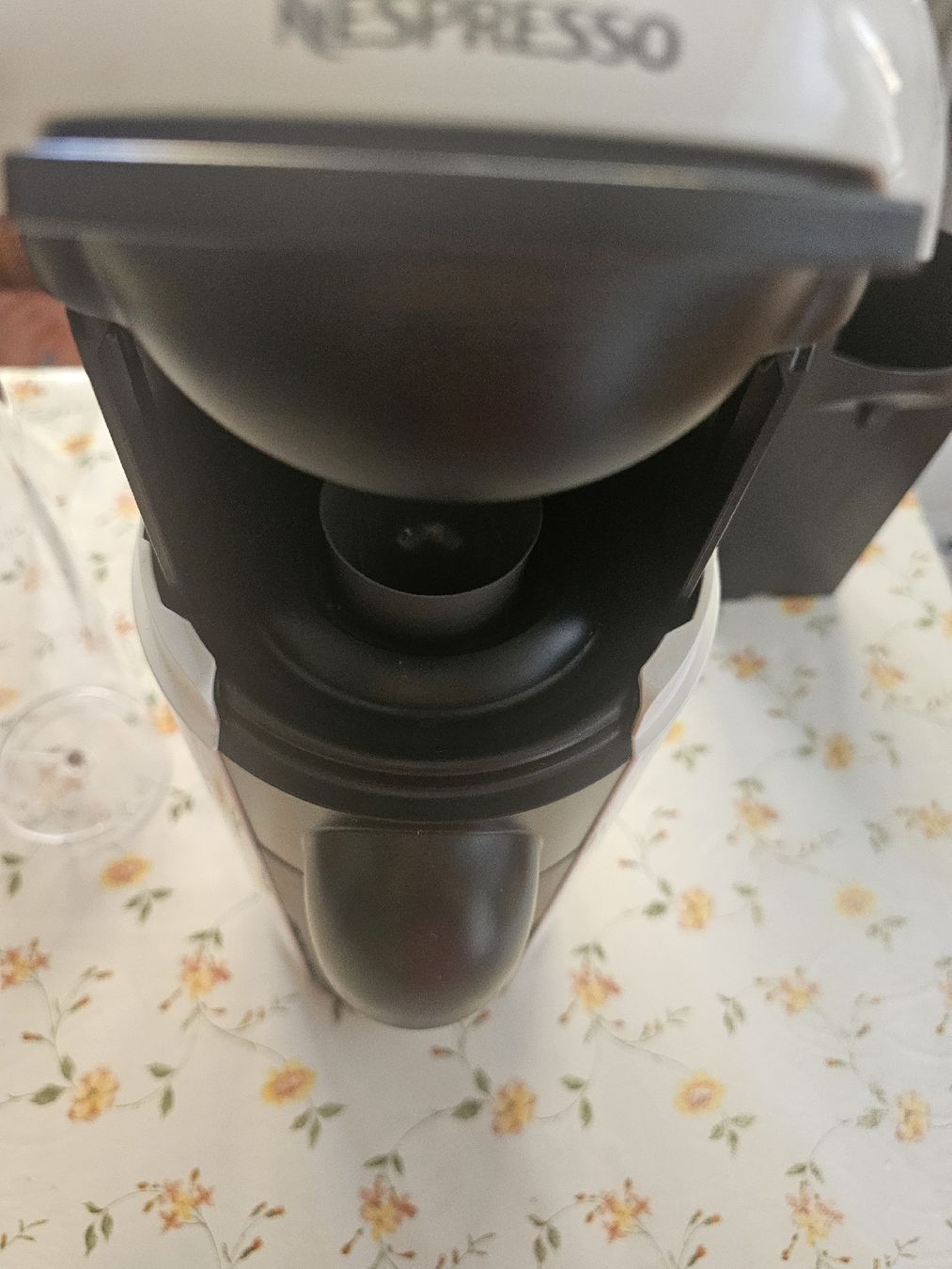 Nespresso Macchine per caffè & Macchine per espresso: Vertuo Kaffeemaschine – Usato da Allschwil venduto da Venija01 3