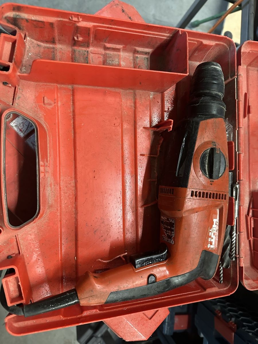 Hilti Bohrmaschinen: HILTI TE 2-M Schlagbohrer mit Koffer – Gebraucht aus Domat/Ems von nin_s5x9