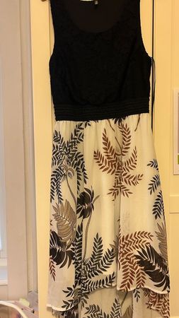 Kleid Chicorée schwarz floral Grösse S