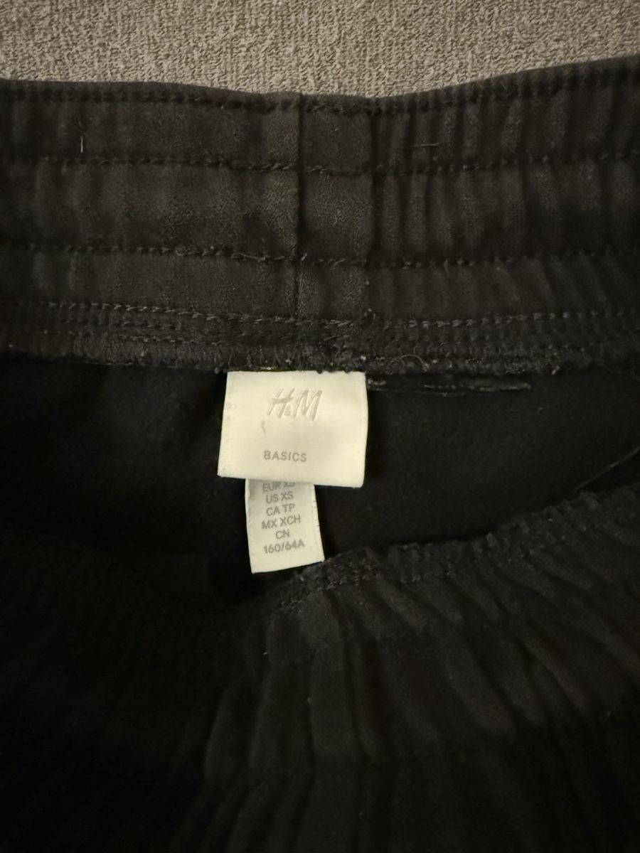 H&M Pantaloni: Schwarze H&M Jogginghose, Grösse XS – Usato da Zürich venduto da vallup_9 1