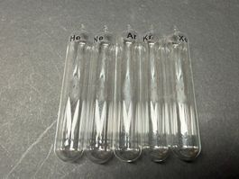 5 Edelgase, He, Ne, Ar, Kr, Xe in 8 cm Glasampullen