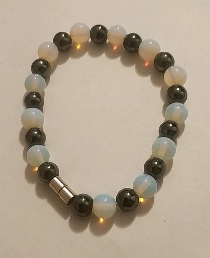 Bracciali & Braccialetti: Armkette mit Opalit und Hämatit Perlen – Nuovo e nell'imballaggio originale da Münchenbuchsee venduto da Daniel0133