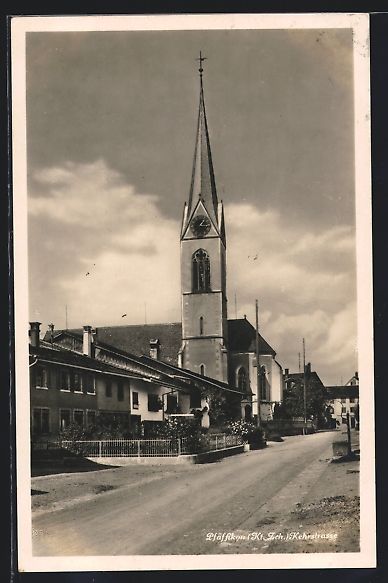 Cartoline postali: AK Pfäffikon, Kehrstrasse mit Kirche – Usato da Berlin venduto da bartko-reher