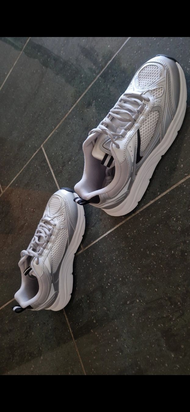 Scarpe da donna: Neue Sneakers 38 – Nuovo (secondo la descrizione) da Bubendorf venduto da ang_b829 1
