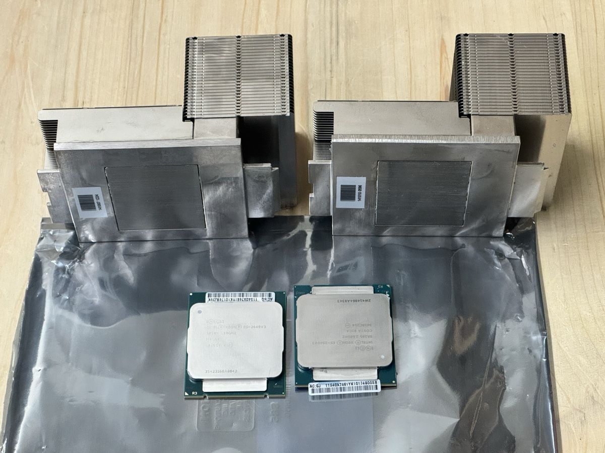 Intel Componenti elettronici: 2 Intel Xeon E5-2640V3 CPU - Leistungsstark & Zuverlässig – Usato da Stachen venduto da ITHardware 2