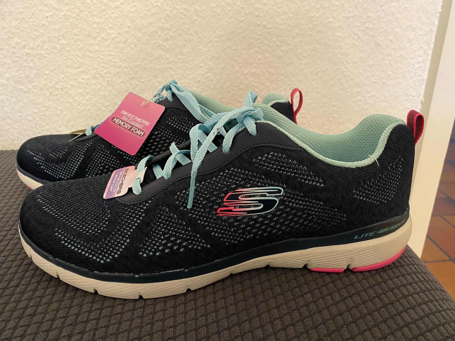 Skechers Scarpe da donna: Neuer Turnschuh Gr.41 – Nuovo (secondo la descrizione) da Zürich venduto da Betschart99 1