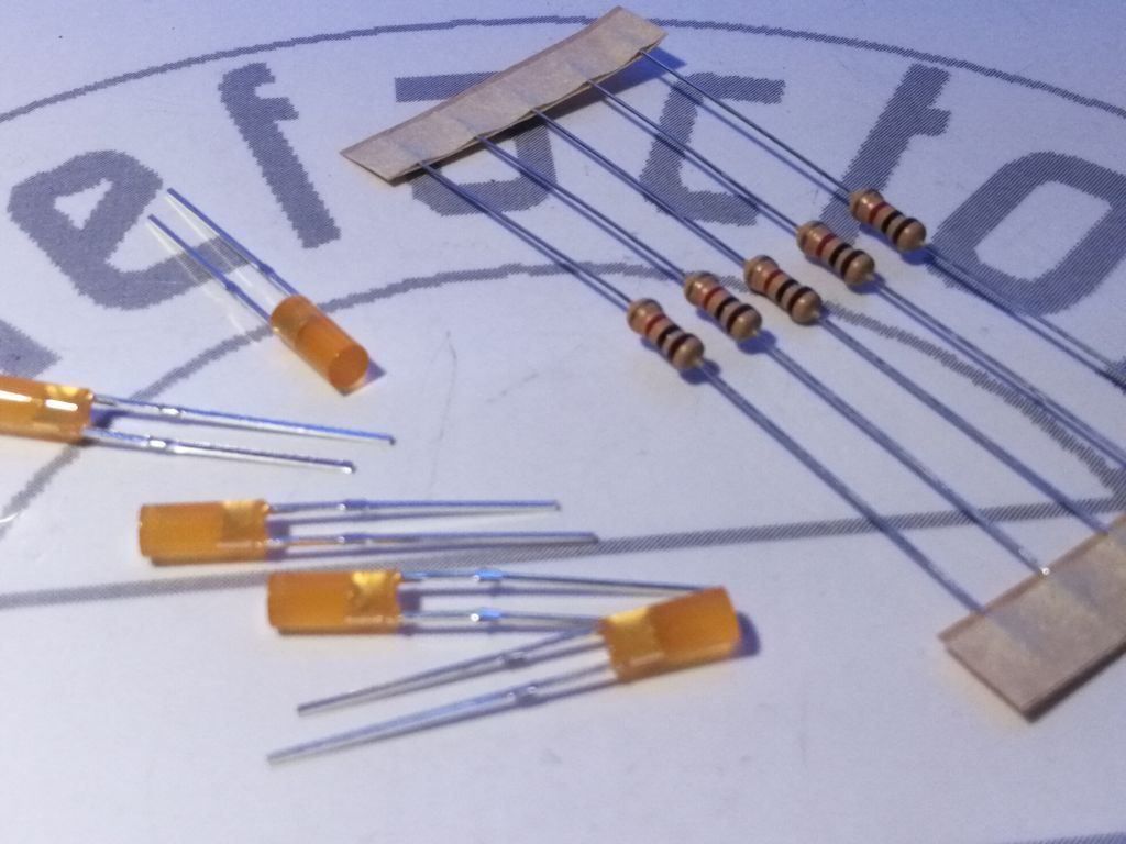Componenti elettronici: Zylinder-LED orange 3mm, 5 Stück – Nuovo (secondo la descrizione) da Luzern venduto da Salefactory 1