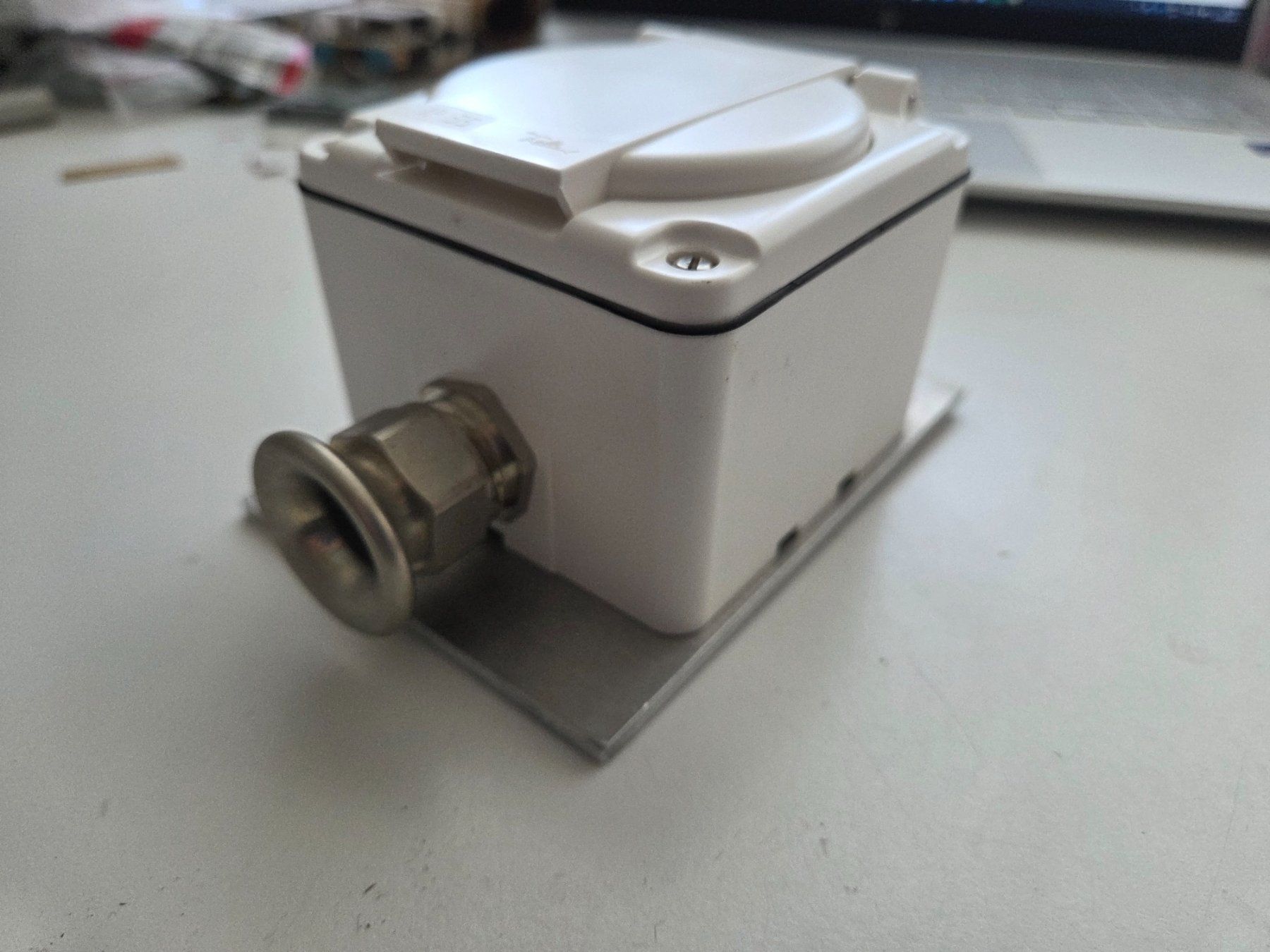 Feller Stecker: Feller NAP T23 Steckdose, weiss Typ23 AP – Gebraucht aus Zürich von eymen20 2