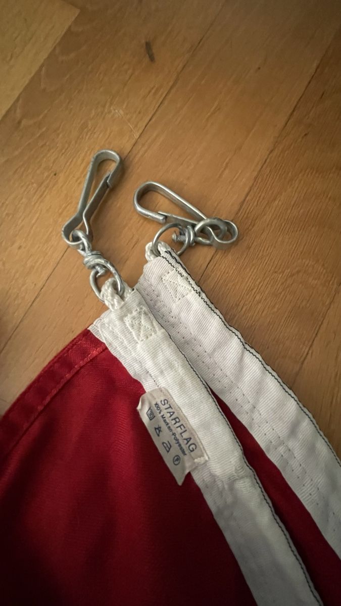 Drapeaux: Schweizer Fahne 2m x 2m – D'occasion à Zürich par Trash011 1