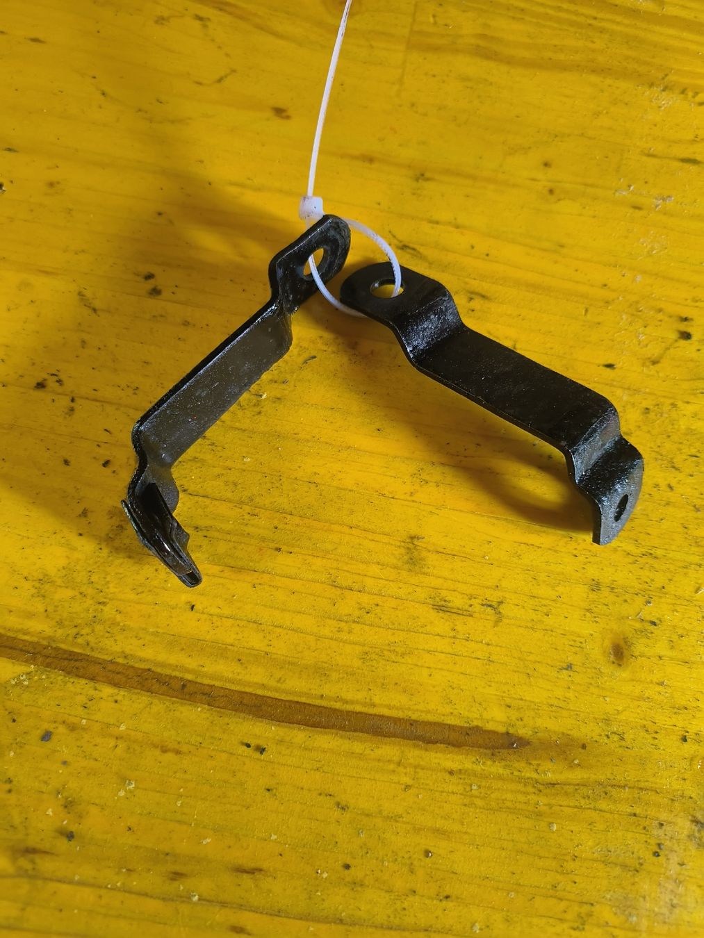 Wandhalterungen: Pony Seitendeckel halter – Gebraucht aus Fulenbach von Elektronik