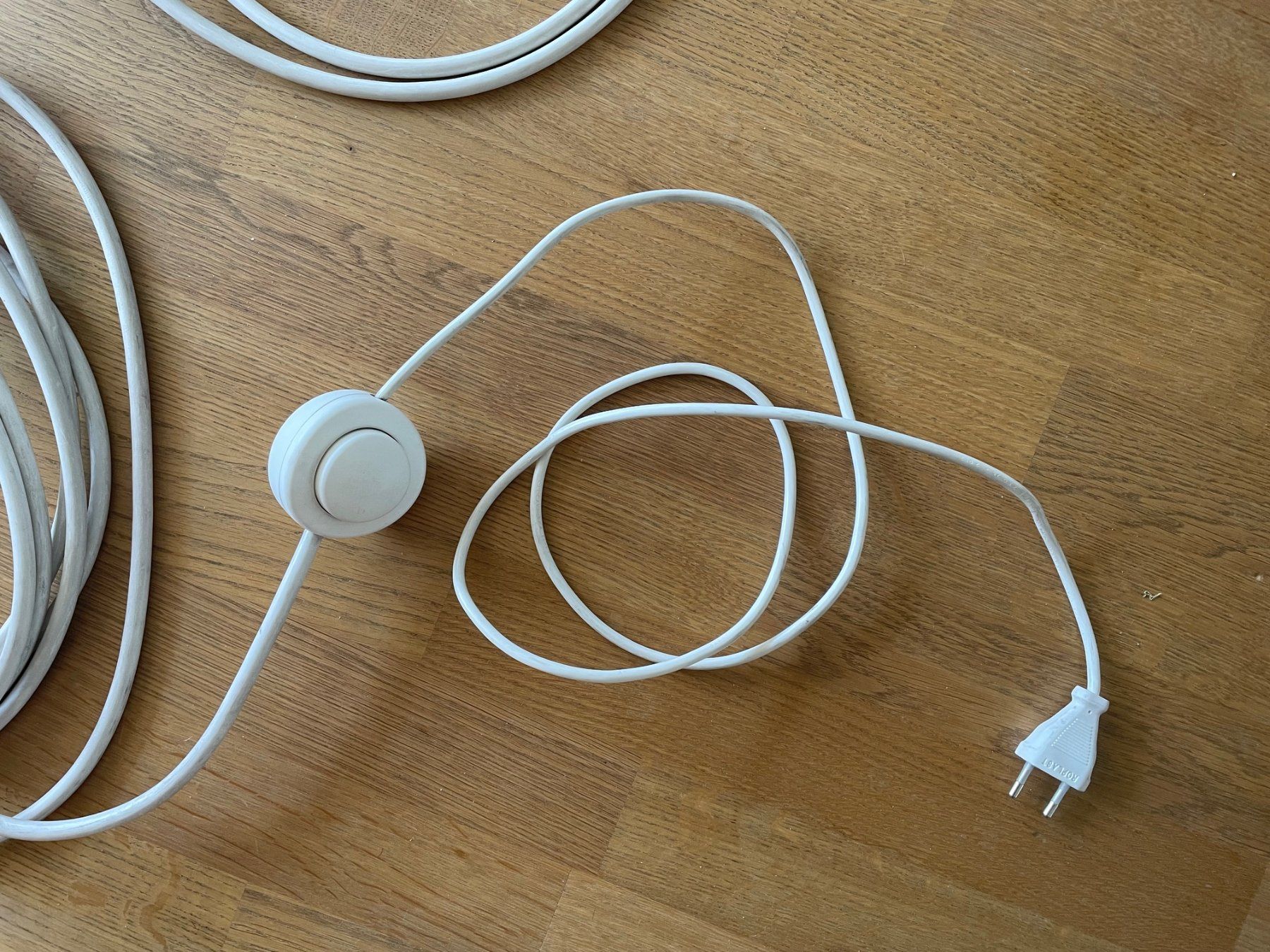 Flos Kronleuchter & Deckenlampen: Flos Aim mit Kabel und Stecker, LED dim., weiss – Gebraucht aus Küssnacht am Rigi von goldsucherin 5
