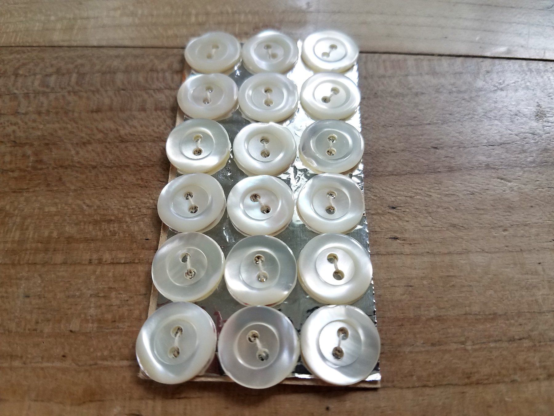 Bottoni: 18 Perlmutt Knopf Knöpfe Perlmuttknöpfe, 13mm – Nuovo e nell'imballaggio originale da Rorschacherberg venduto da Marubium 4
