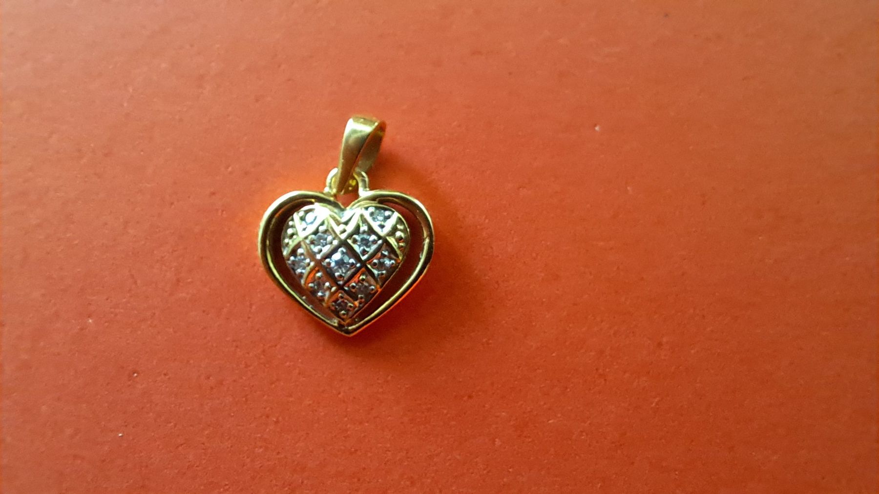 Anhänger: Herzanhänger mit Diamanten – Gebraucht aus Pfäffikon ZH von Valsangiaccomo