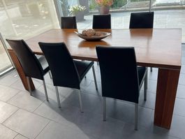 Esstisch Nussbaum plus 8 Essstühle verfügbar ab 25.07.2026