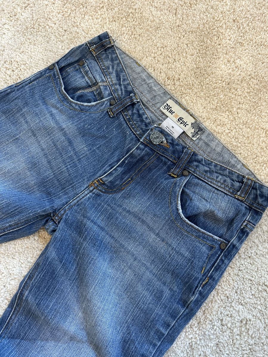Jeans: super cute y2k jeans with design on backpockets  – Usato da Dietlikon venduto da leaaasells 3