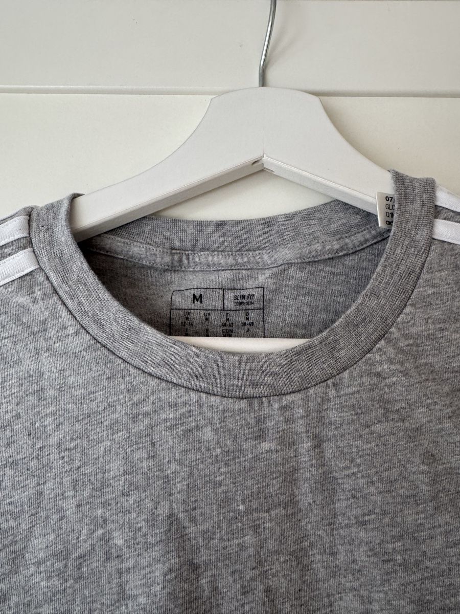 Adidas T-shirt: T-shirt – Nuovo (secondo la descrizione) da Turgi venduto da eiiinalem 1